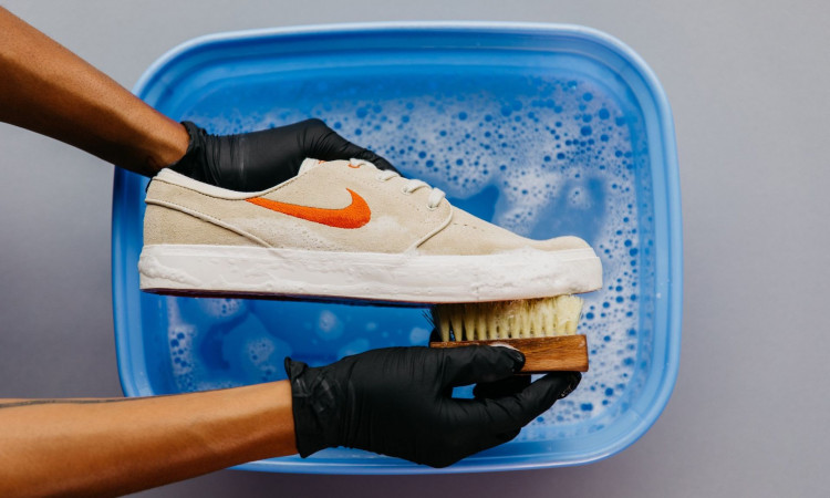 Sepatu Bersih, Hati Senang: Layanan Cuci Sepatu Terbaik di Cilacap